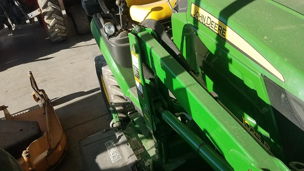 John Deere 1025R Compact Loader Tractor