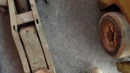 Weaver  Floor Jack