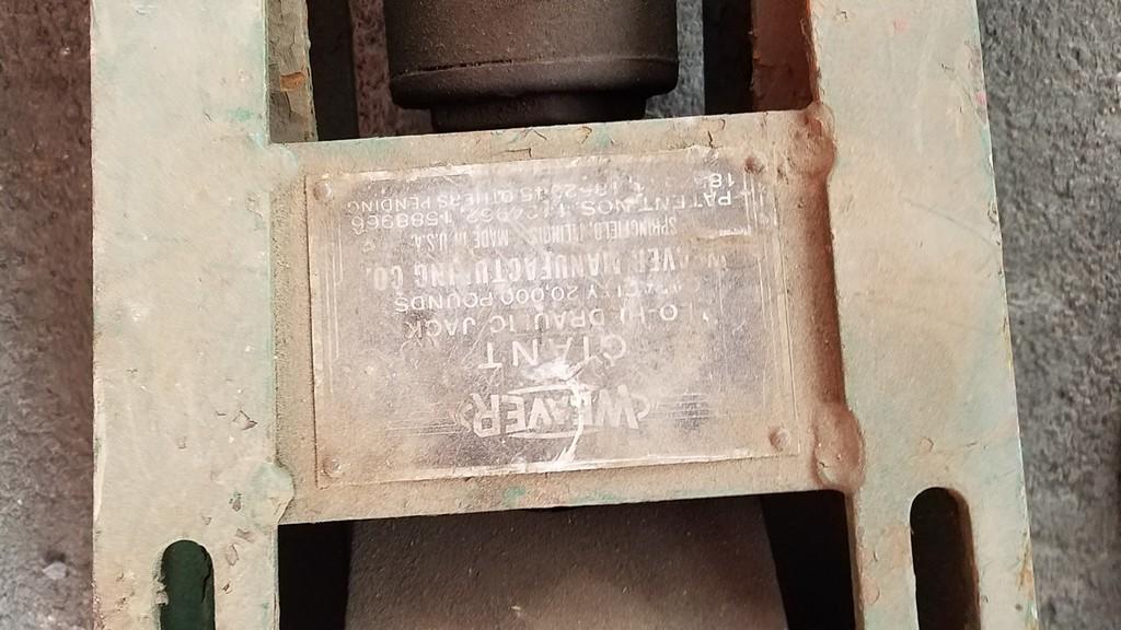 Weaver  Floor Jack