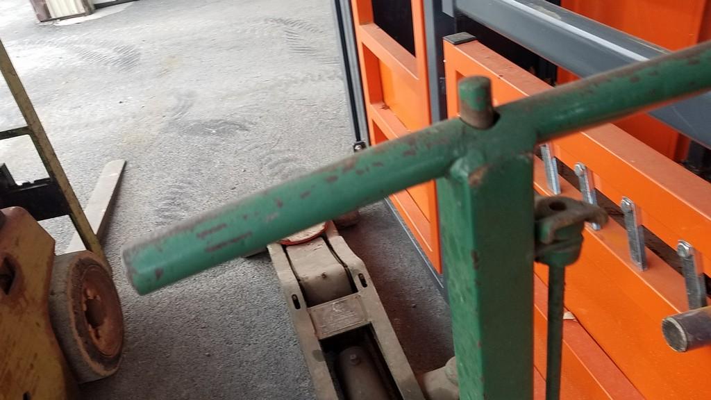 Weaver  Floor Jack