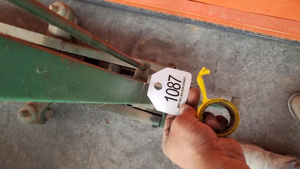 Weaver  Floor Jack