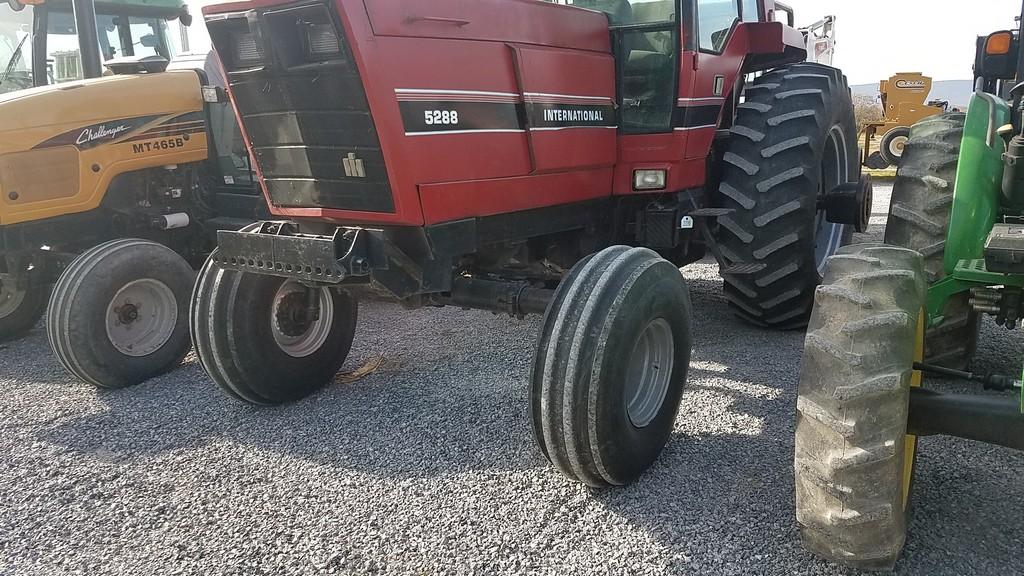 International 5288 Cab Tractor