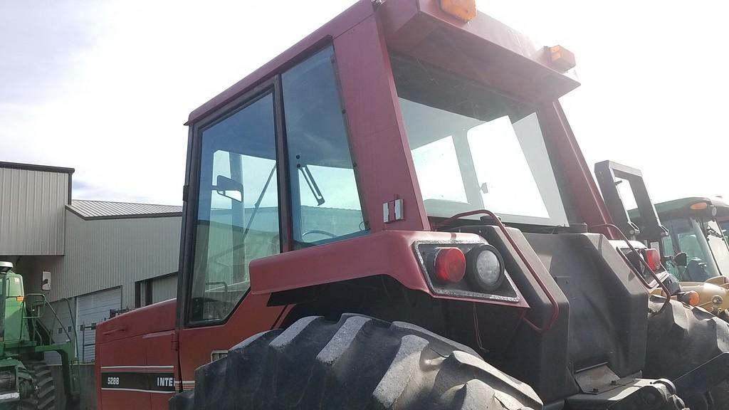 International 5288 Cab Tractor