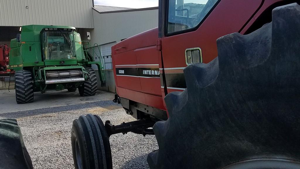 International 5288 Cab Tractor
