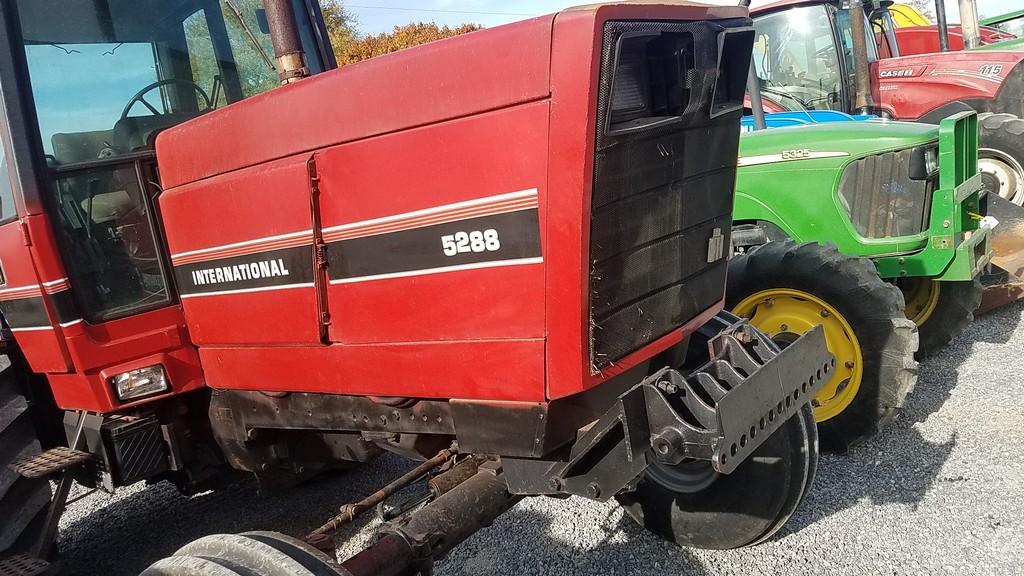 International 5288 Cab Tractor