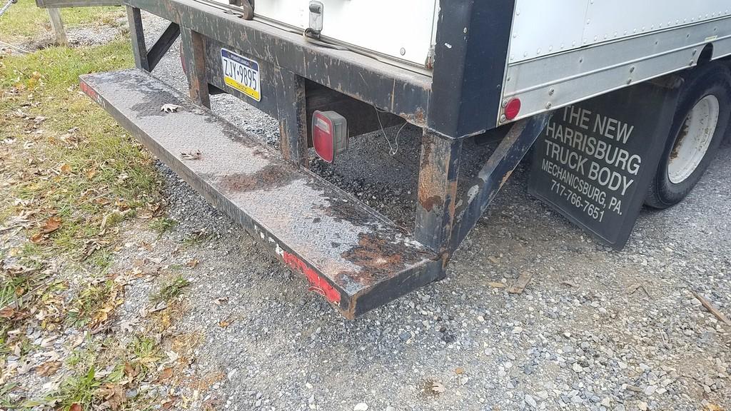 2000 Isuzu  Box truck 'Title'