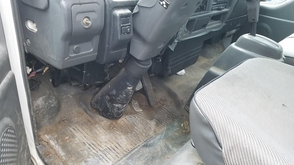 2000 Isuzu  Box truck 'Title'
