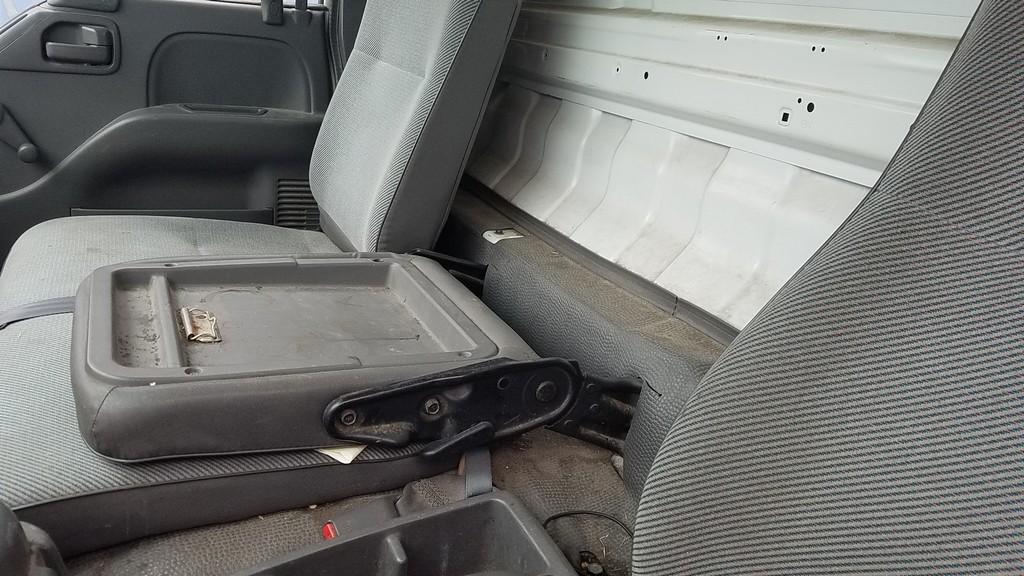 2000 Isuzu  Box truck 'Title'