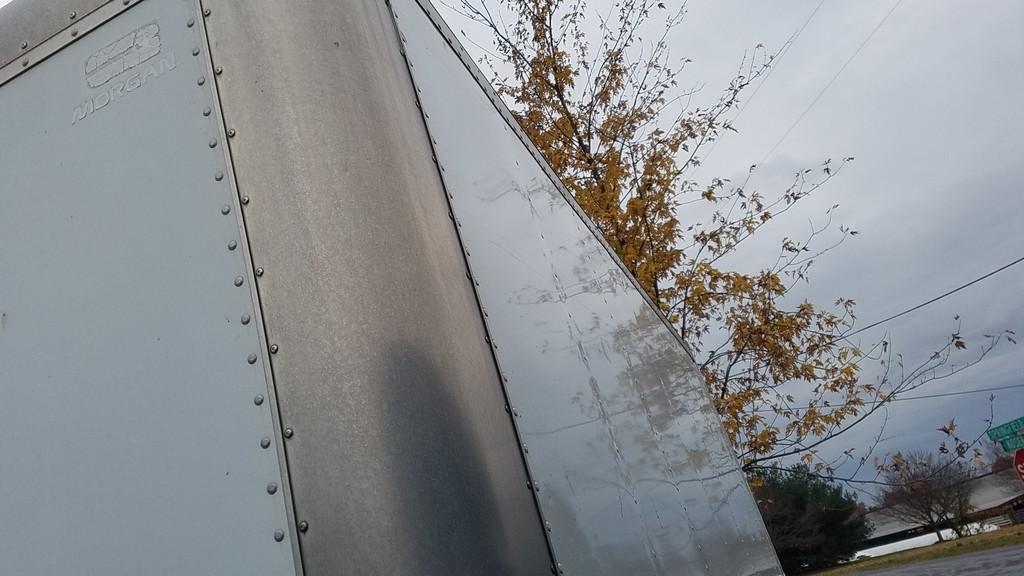 2000 Isuzu  Box truck 'Title'