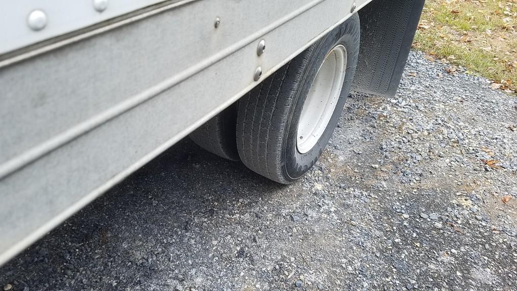 2000 Isuzu  Box truck 'Title'