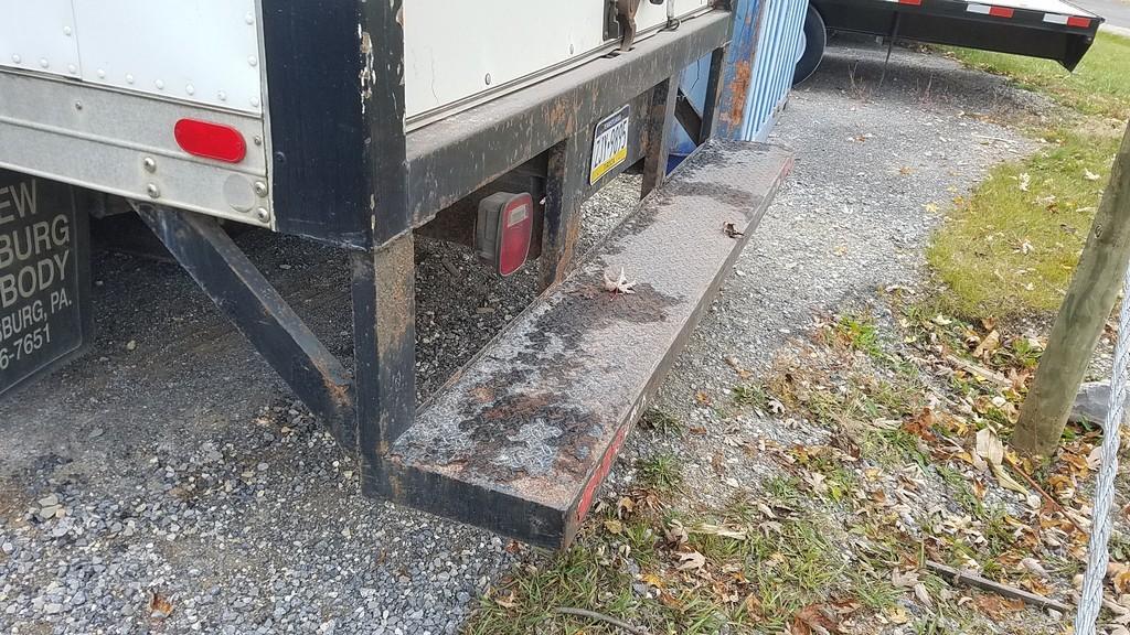 2000 Isuzu  Box truck 'Title'