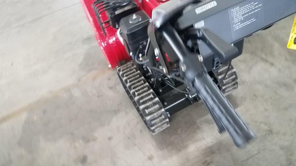 Honda HSS724A Track Snow Blower 'LIKE NEW'