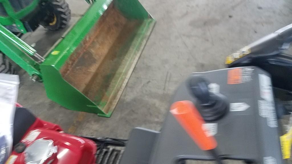 Honda HSS724A Track Snow Blower 'LIKE NEW'
