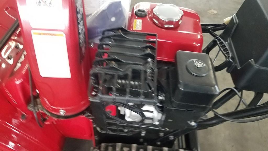 Honda HSS724A Track Snow Blower 'LIKE NEW'