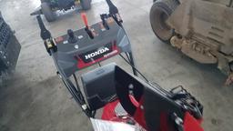 Honda HSS724A Track Snow Blower 'LIKE NEW'