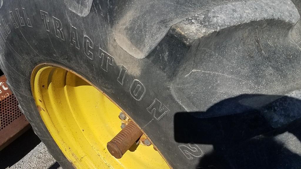 John Deere 7700 Cab Tractor