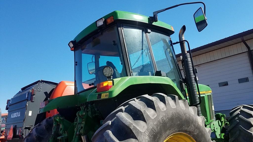 John Deere 7700 Cab Tractor