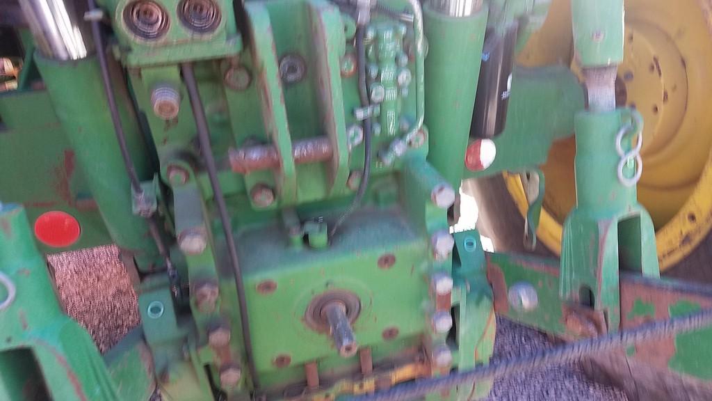 John Deere 7700 Cab Tractor