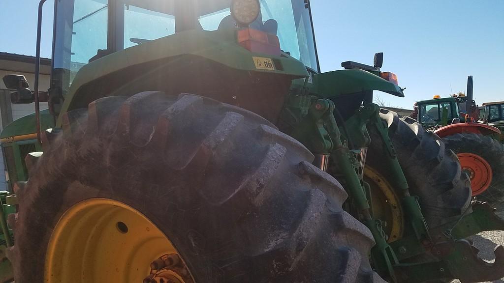 John Deere 7700 Cab Tractor