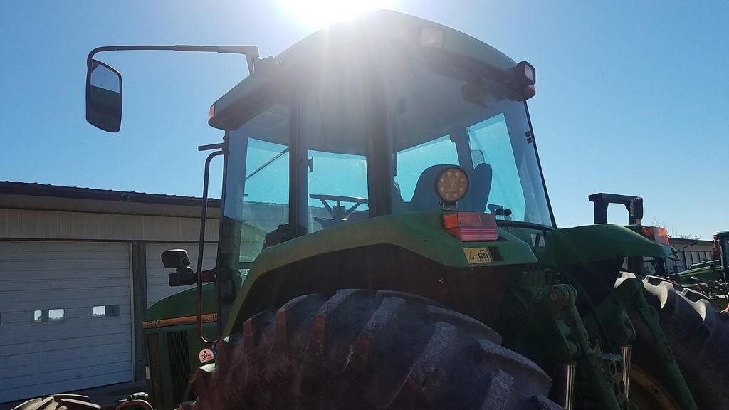 John Deere 7700 Cab Tractor