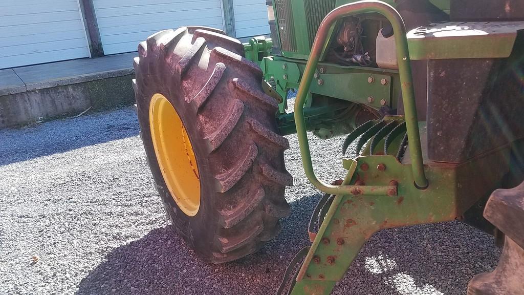 John Deere 7700 Cab Tractor