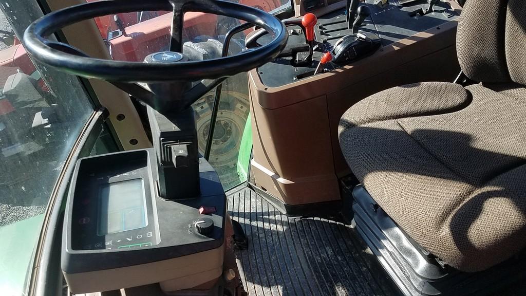 John Deere 7700 Cab Tractor