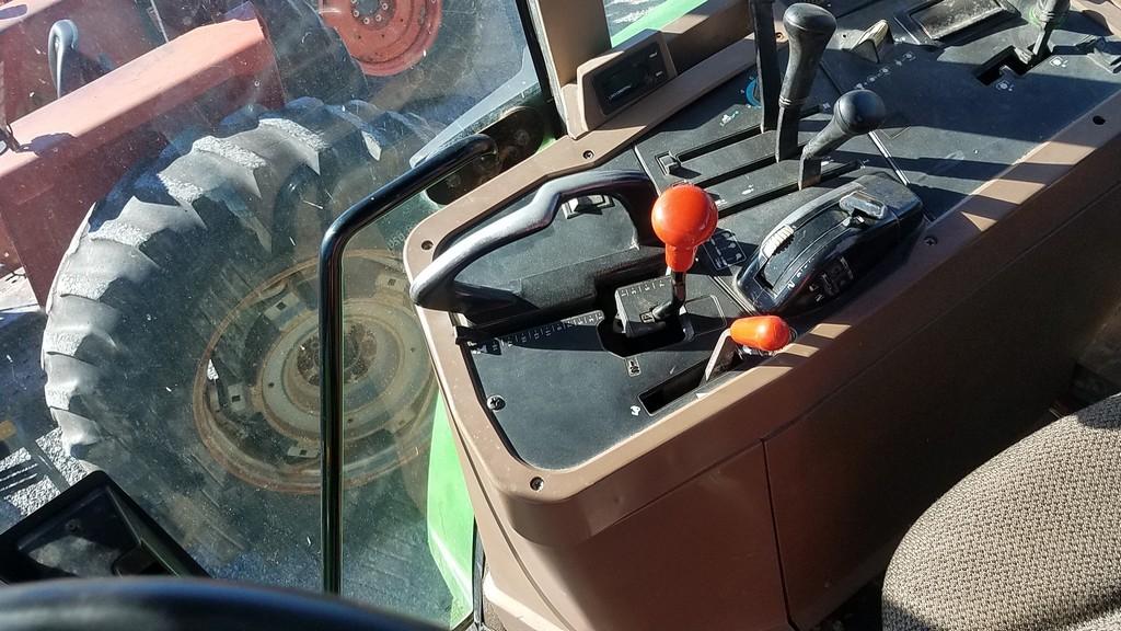 John Deere 7700 Cab Tractor