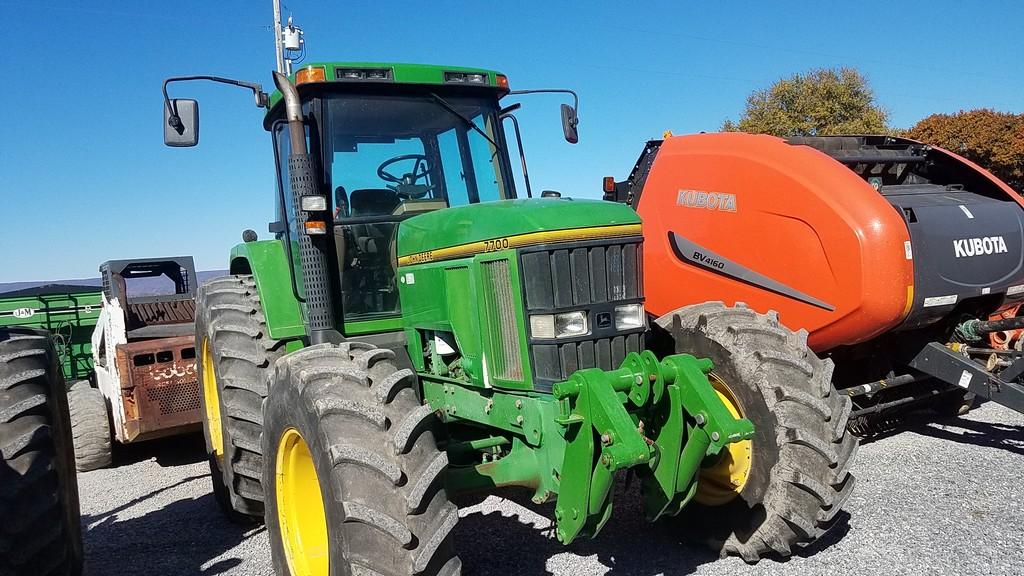 John Deere 7700 Cab Tractor