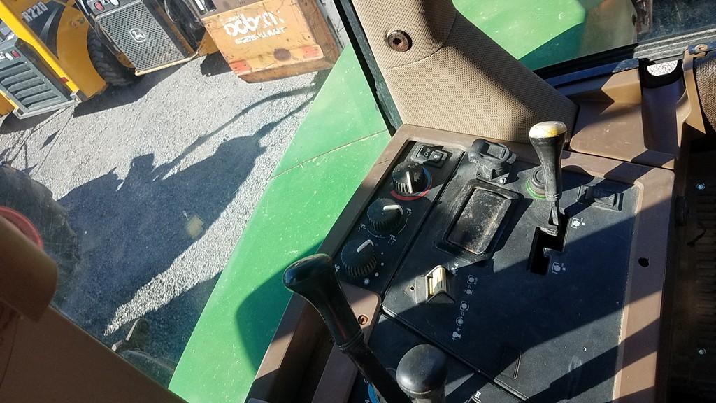 John Deere 7700 Cab Tractor