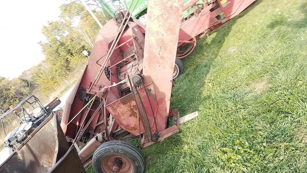 New Holland 355 Grinder Mixer