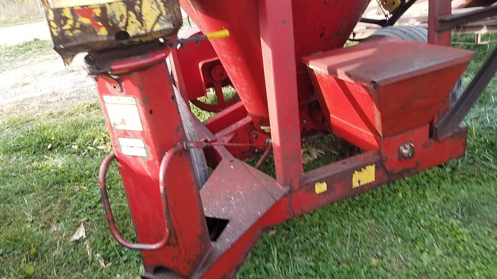New Holland 355 Grinder Mixer