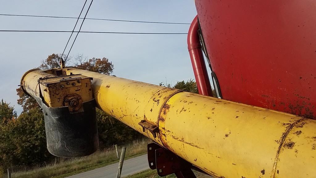 New Holland 355 Grinder Mixer