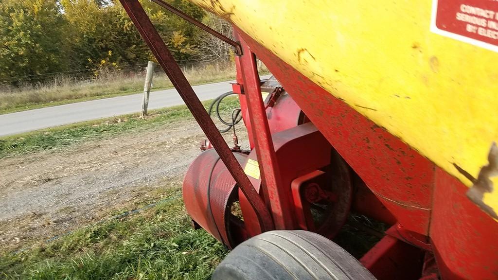 New Holland 355 Grinder Mixer