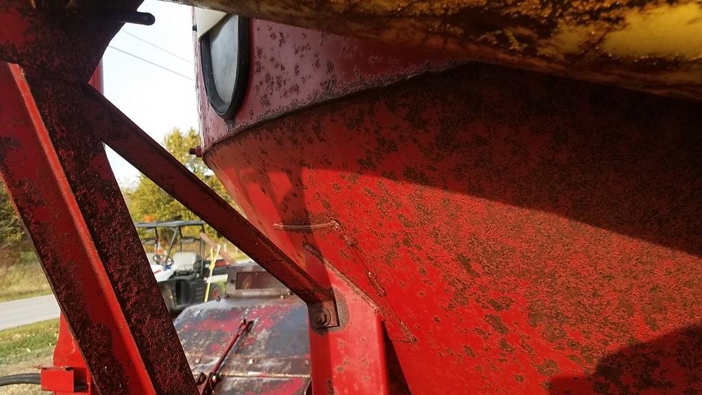 New Holland 355 Grinder Mixer