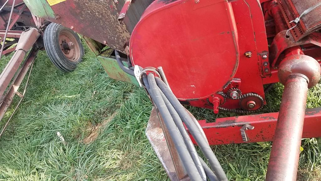 New Holland 355 Grinder Mixer