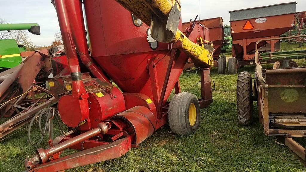 New Holland 355 Grinder Mixer