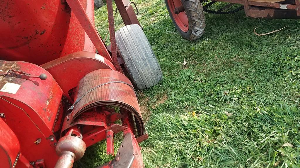 New Holland 355 Grinder Mixer