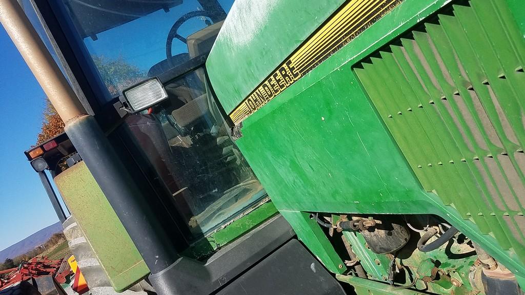 John Deere 7700 Cab Tractor