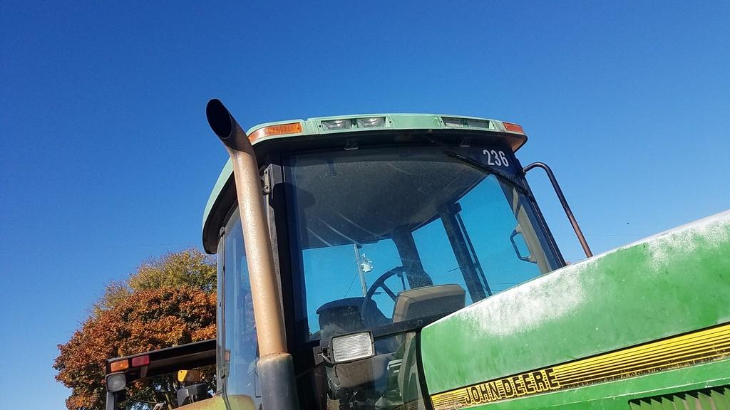 John Deere 7700 Cab Tractor