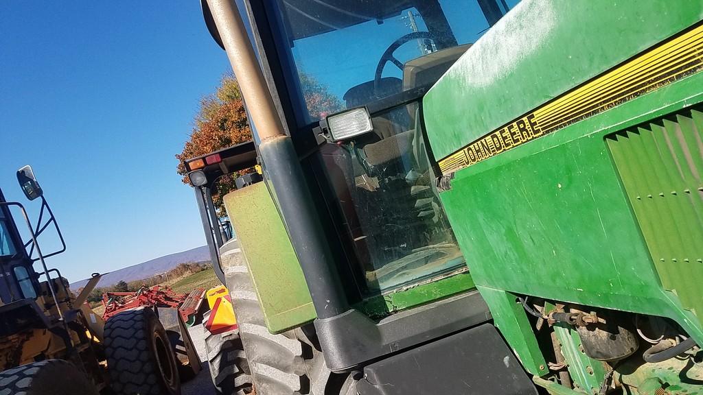 John Deere 7700 Cab Tractor