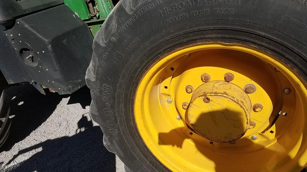 John Deere 7700 Cab Tractor