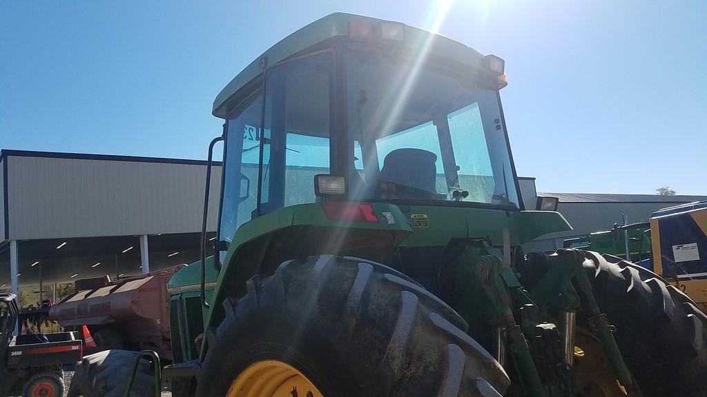 John Deere 7700 Cab Tractor