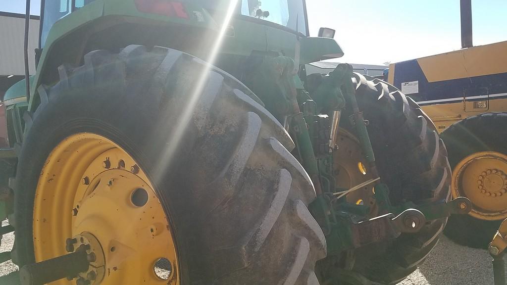 John Deere 7700 Cab Tractor