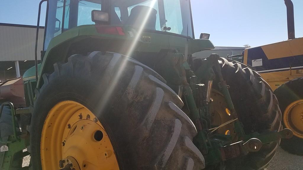John Deere 7700 Cab Tractor