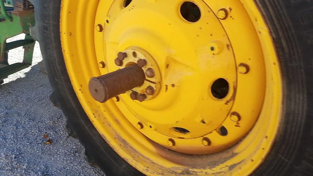 John Deere 7700 Cab Tractor