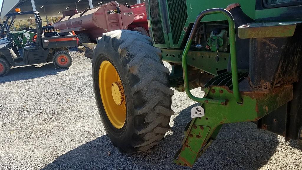 John Deere 7700 Cab Tractor