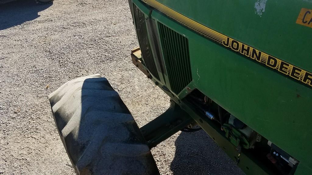 John Deere 7700 Cab Tractor