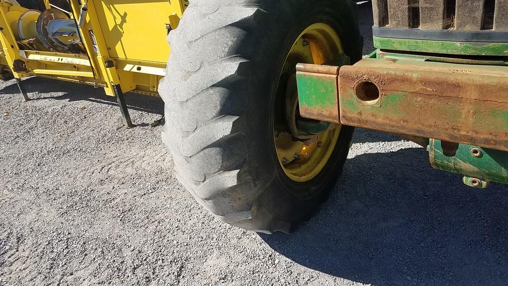 John Deere 7700 Cab Tractor