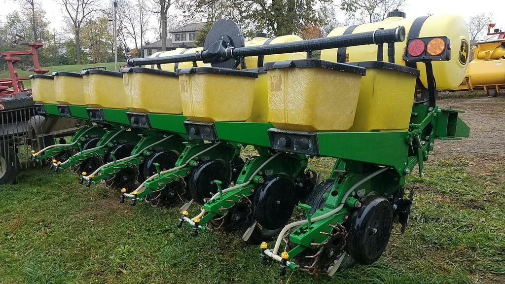 John Deere 7200 Corn Planter