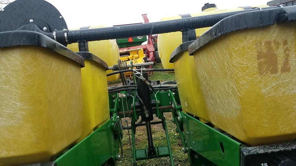 John Deere 7200 Corn Planter